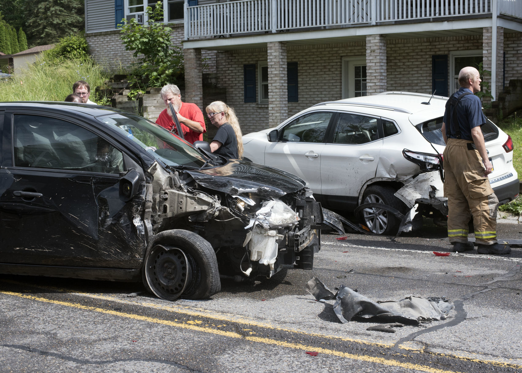 Minor injuries in Trevorton 2-vehicle crash